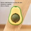 S1fcadde376db483eb3e8523347f0a08bY.webp Bola de Erva de Gato Natural (Catnip) em Formato de Abacate – Brinquedo Comestível e Snack para Limpeza de Dentes e Entretenimento de Gatos